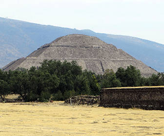 Piramide Del Sol En Teotihuacan